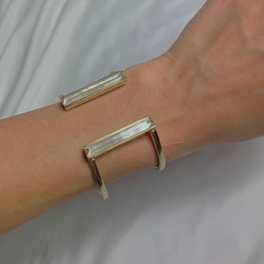 KENDRA SCOTT GAVIN CUFF BRACELET IN IRIDESCENT